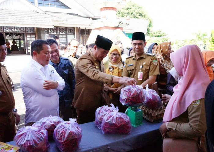 TPID Bengkulu Gelar Pasar Murah Jelang Ramadhan, Warga Antusias Borong Cabai dan Bawang Merah