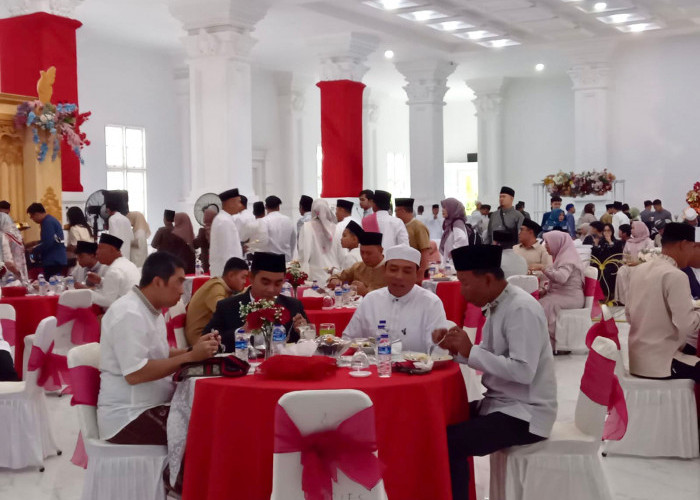 Walikota dan Wakil Walikota Bengkulu Rayakan Idul Fitri Bersama Warga, Cairkan Suasana Kebahagiaan
