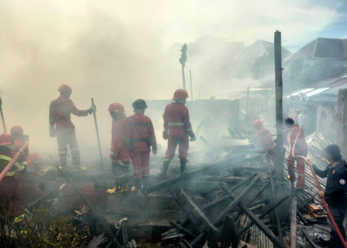 Kebakaran Dahsyat Hanguskan 2 Unit Rumah dan 3 Motor di Bengkulu, Begini Kronologisnya