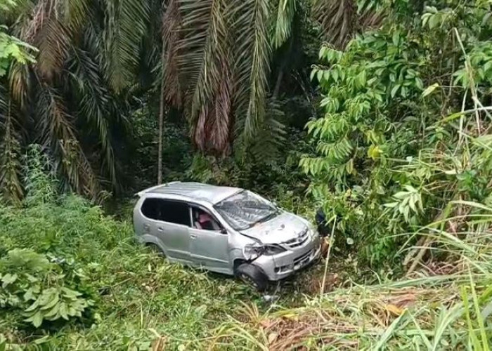 Xenia BD 1298 KI Kecelakaan Tunggal di Taba Penanjung, Diduga Sopir Mengantuk