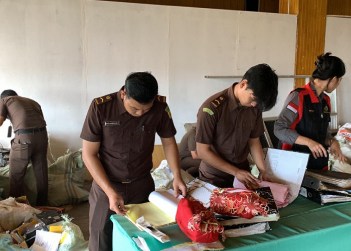 Jaksa Geledah Kantor Sekretariat Pemkab dan BKD Seluma, Terkait Dugaan Mark Up Pembebasan Lahan 