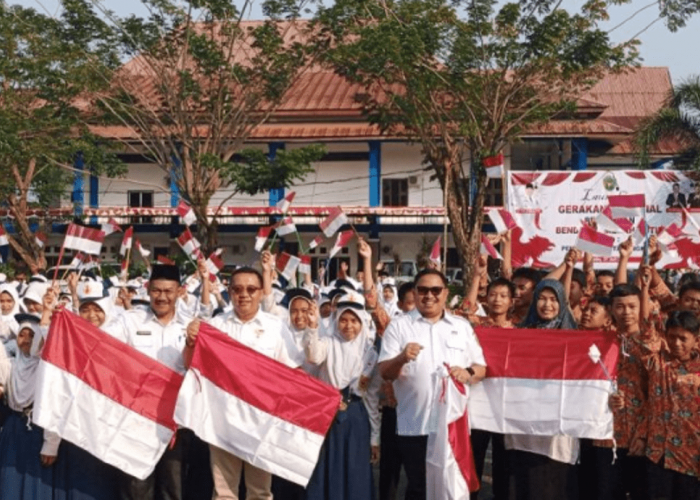Sambut HUT ke-79 RI, Pemkot Bengkulu Bagikan Ribuan Bendera