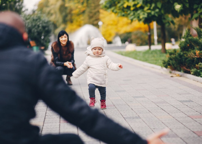 Kemampuan Berjalan Anak Lamban, Stimulasi Anak Belajar Berjalan dengan 6 Cara Ini