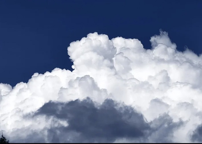 Prakiraan Cuaca BMKG Minggu, Awan Cumulonimbus Berpotensi Ganggu Penerbangan