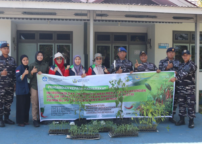 UNIB Latih Prajurit dan Istri Lanal Bengkulu Budidaya Cabai Merah, Pekarangan Disulap Jadi Sumber Pangan dan P