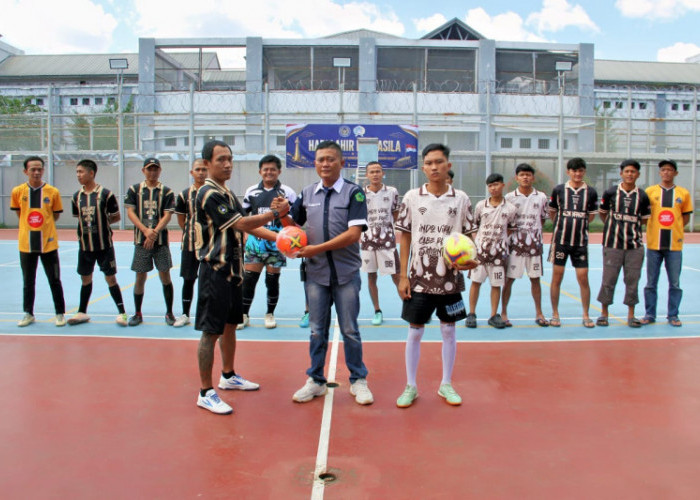 Ketua AFP Bengkulu Serahkan Bantuan Bola Futsal, Sinergi Perkuat Pembinaan Bakat Olahraga WBP Lapas Bengkulu