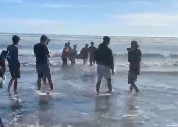 Bocah 13 Tahun yang Tenggelam di Pantai Badri Mukomuko Ditemukan Tak Jauh dari Lokasi Kejadian