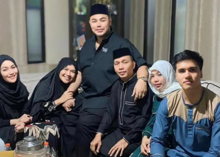 Momen Kedatangan Ivan Gunawan saat Melayat ke Rumah Ayu Ting Ting