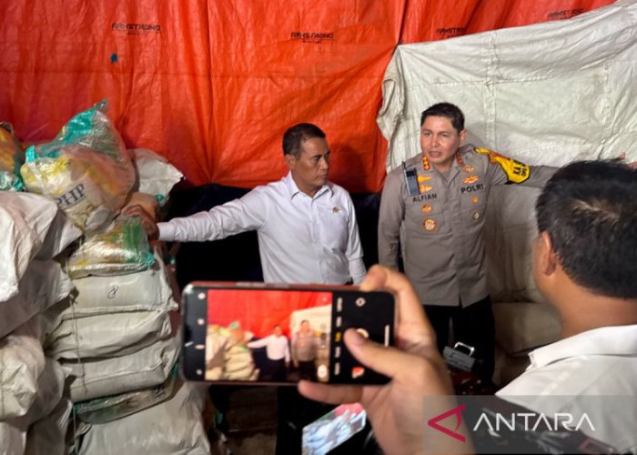 Mentan Sidak Dugaan Pengoplosan Beras SPHP di Jakarta, Harga Naik dari Rp12.500 Jadi Rp17.000 per Kg