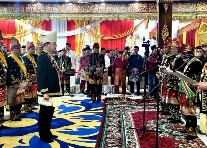 Gubernur Rohidin Terima Anugerah Kehormatan Lembaga Adat Melayu Jambi, sebagai 'Datuk H. Rohidin Mersyah'