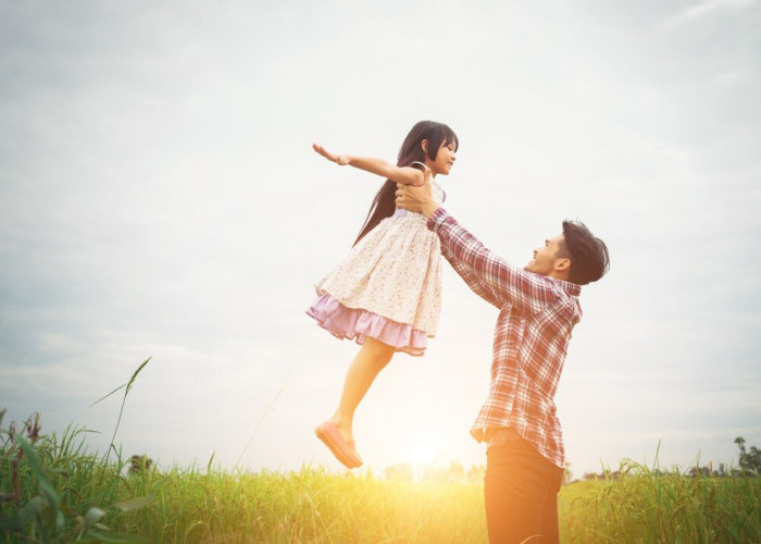 7 Dampak dan Bahaya saat Ayah Tidak Terlibat dalam Pengasuhan Anak, Benarkah Hubungan Menjadi Jauh?