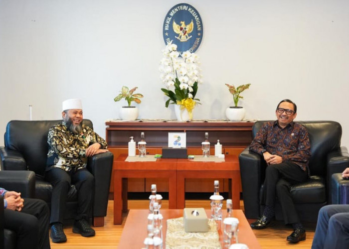 Gubernur Helmi Hasan Sampaikan Prioritas Infrastruktur Bengkulu Saat Bertemu Wamenkeu Juda Agung