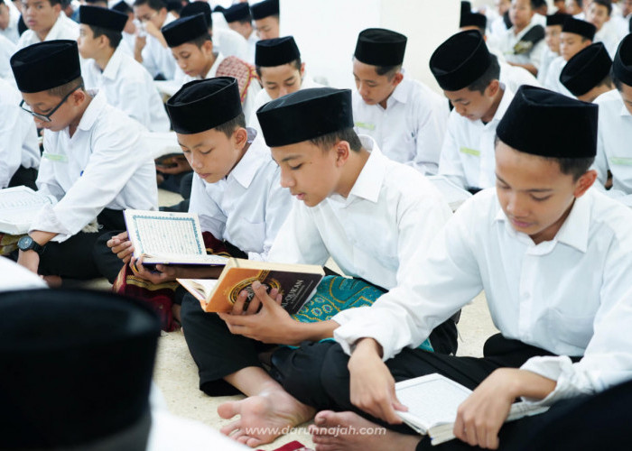 Peringati Isra Mi'raj 1446 H Ribuan Santri Ponpes Darunnajah se Indonesia Khataman Alquran Serentak Sehari