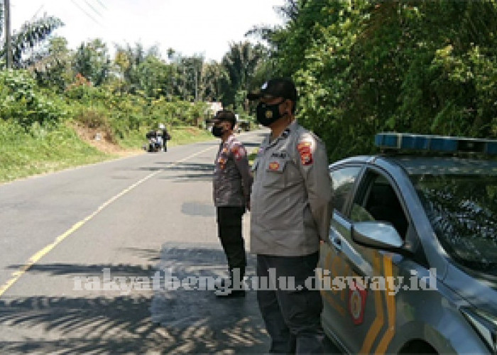 Aparat Kepolisian Berjaga di Jalan Lintas Curup-Linggau, Ada yang Mencurigakan Kontak Nomor Ini