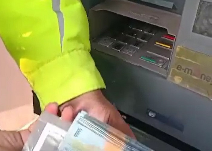 Awas ! Ada Modus Baru Kejahatan di Mesin ATM, Simak Penjelasannya di Sini