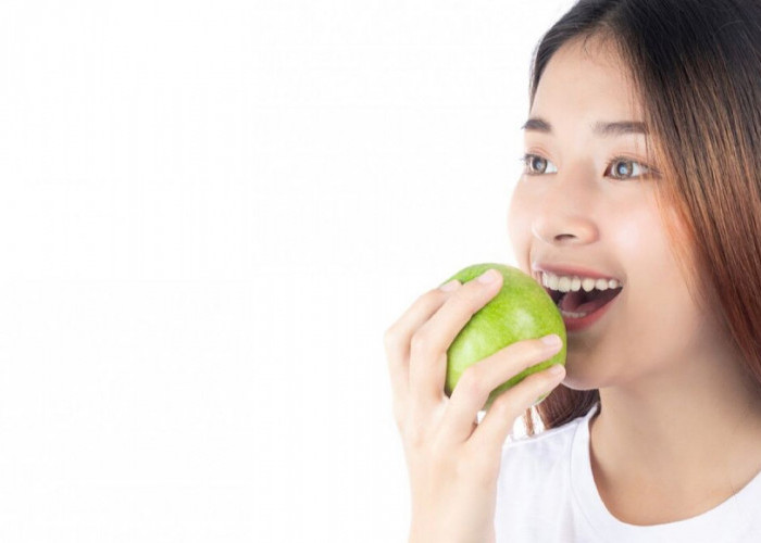 Rahasia Gigi Putih Bersinar: Mengatasi Permasalahan Gigi Kuning dengan Makanan dan Minuman