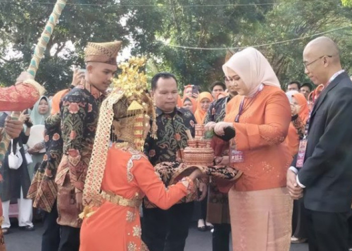 Hari Pertama, Riri - Ujang Mendaftar Sebagai Bapaslon Bupati dan Wakil Bupati Kepahiang 