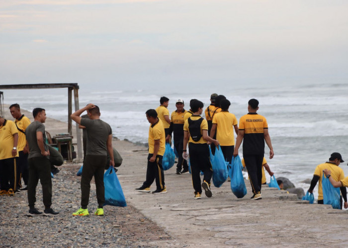 Polres Mukomuko dan Forkopimda Gelar Aksi Bersih Pantai dan Kota Lewat GEMPAR GEMPITA ASRI