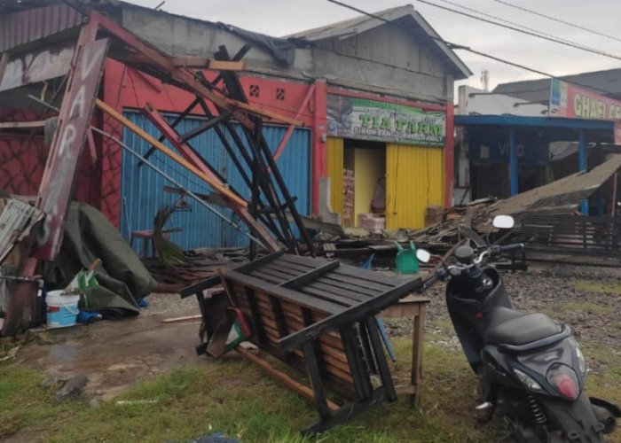 Kerugian Ditaksir Puluhan Juta, 9 Rumah Warga di Kaur Rusak Diterpa Hujan Deras Disertai Angin Kencang