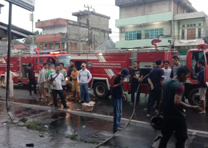 Kebakaran Terjadi di Bengkulu Selatan, Dua Truk Milik Warga Ludes Terbakar