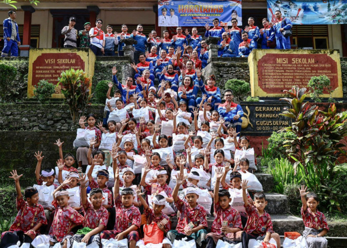 Pertamina Dorong Kemajuan Pendidikan, Dewan Komisaris Berbagi Inspirasi di SDN Antiga