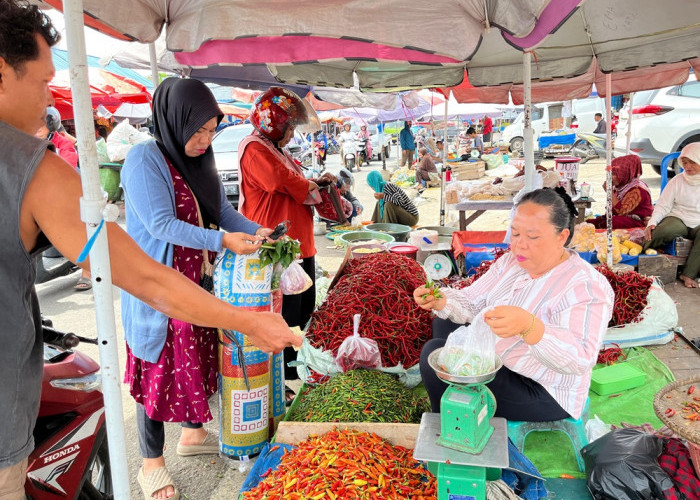 Harga Cabai Merah Melonjak di Pasar Panorama, Pedagang Keluhkan Penurunan Pembeli