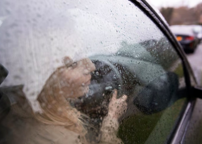 Hujan Deras Bikin Pandangan Terganggu? Ini Fungsi Water Repellent