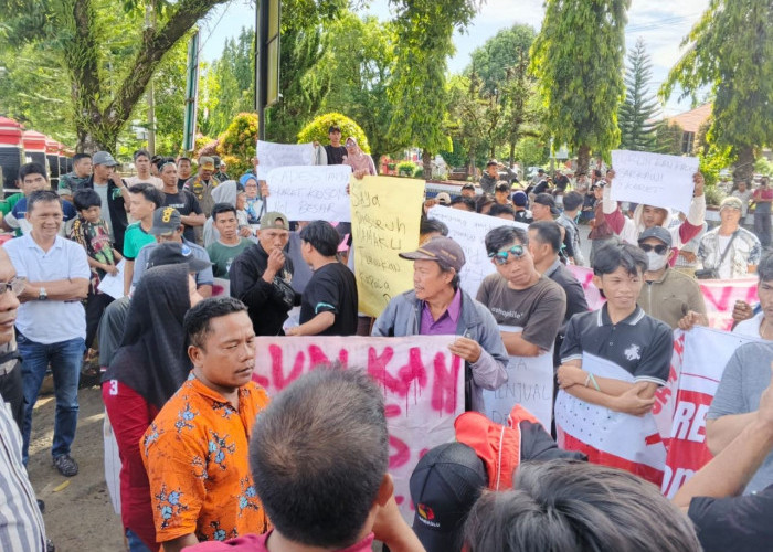 Usai Didemo Warga, Kades Tanjung Karet Buka Suara Terkait Tuduhan Penjualan Aset Jalan Desa