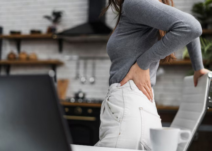 Terlalu Lama Duduk Bikin Nyeri Punggung? Ini Tips Ampuh Mengatasinya!