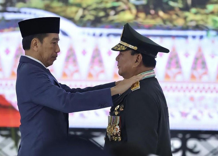 Presiden Joko Widodo, Anugerahkan Kenaikan Pangkat Instimewa Jendral Bintang 4 kepada Prabowo Subianto 