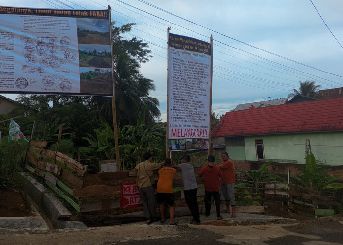 Bentangkan Spanduk Penolakan, Warga Timur Indah Tolak Keras Penimbunan Limbah FABA