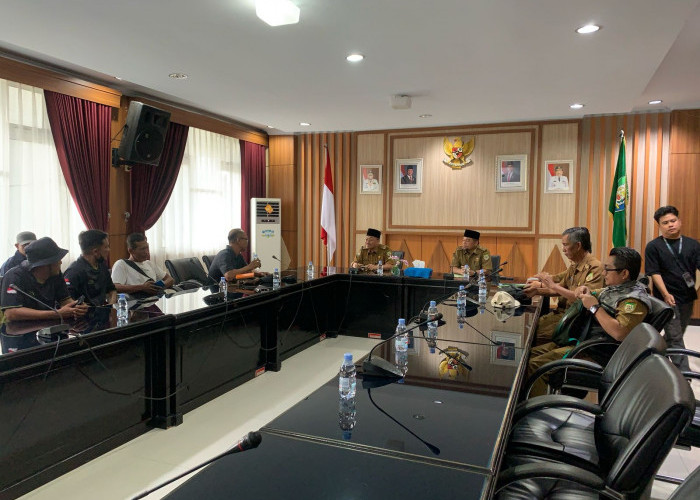 Harga Sawit Tak Kunjung Sesuai, Petani Bengkulu Pulang dari Kantor Gubernur Tanpa Kepastian 