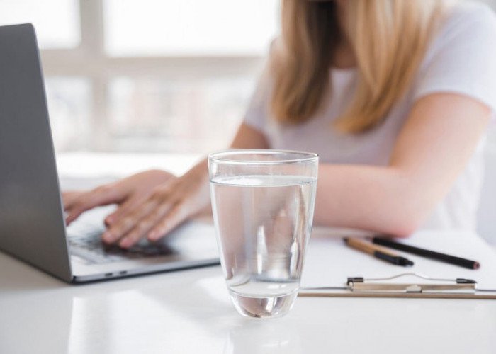 Membutuhkan Kesadaran: 9 Cara Melatih Diri Minum Air Putih dengan Teratur