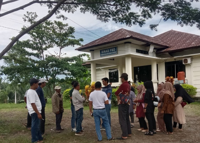 Warga Desa Kemang Manis Desak Pemkab Seluma Tindak Tegas Plt Kades Terkait Pemecatan Massal