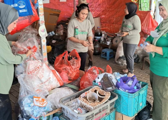 Kartini Bekasi Sulap Limbah Plastik jadi BBM