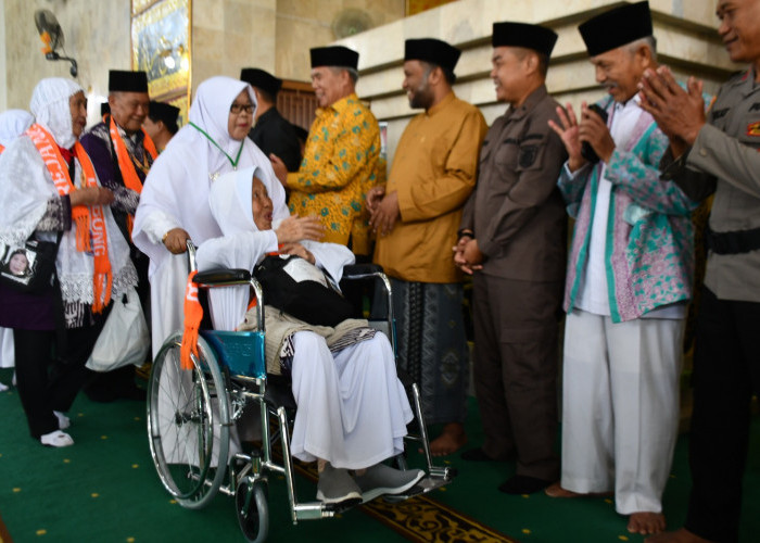 Bupati Rejang Lebong Lepas Keberangkatan 239 CJH, Syamsul Efendi: Jaga Kesehatan, Semoga Haji Mabrur