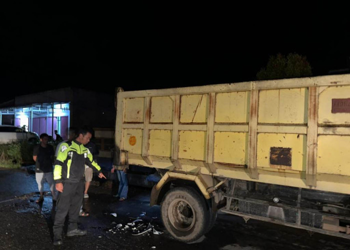 Pelajar di Lebong Tewas Setelah Tabrak Dump Truck Parkir