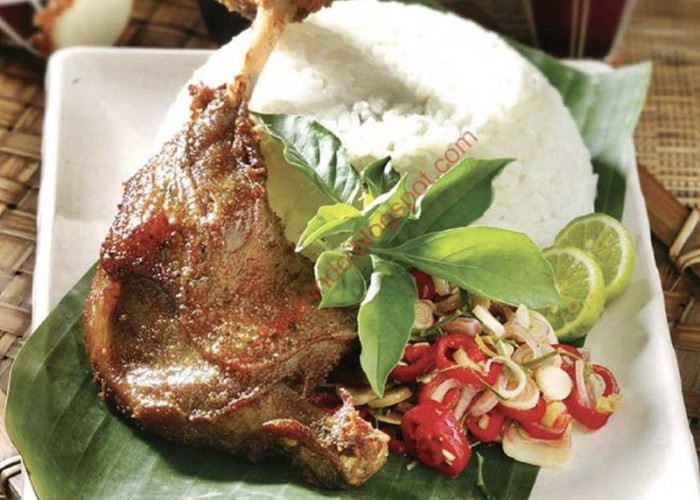 Resep Makanan, Bebek Bengil Khas Bali Disajikan dengan Nasi Putih Hangat dan Sambal Matah, Enak Sekali ! 