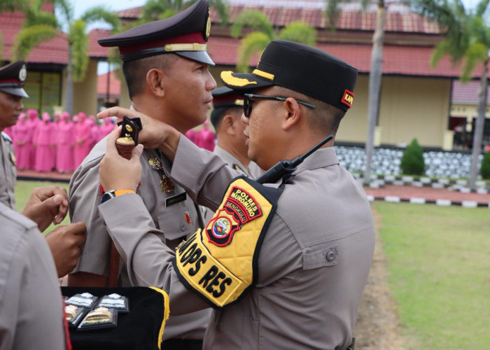 28 Personel Polres Mukomuko Resmi Naik Pangkat, Kapolres Sampaikan Pesan Penting