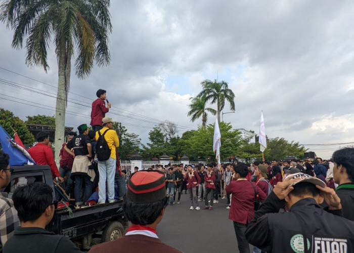 Mahasiswa Demo di DPRD Bengkulu, Soroti Kesejahteraan Guru dan Ketimpangan Pendidikan