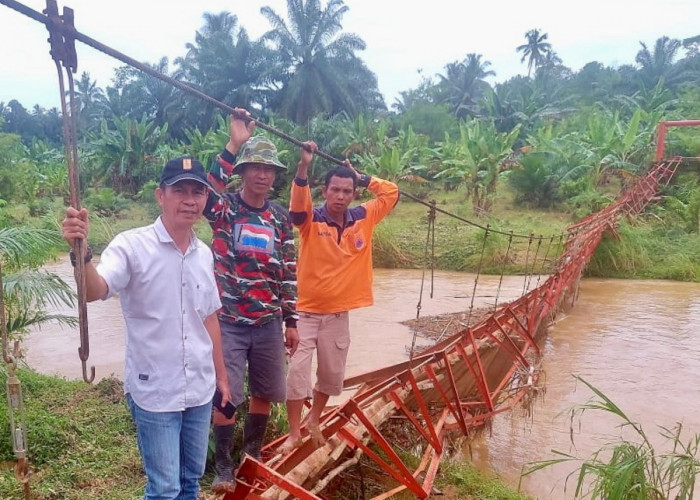 Jembatan Gantung Rusak Berat, Warga Desa di Bengkulu Tengah Kesulitan Angkut Hasil Kebun