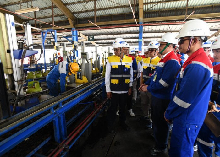 Tinjau Fuel Terminal Padalarang Bersama Wamen ESDM, Pertamina Pastikan Stok BBM dan LPG Aman Selama Idulfitri