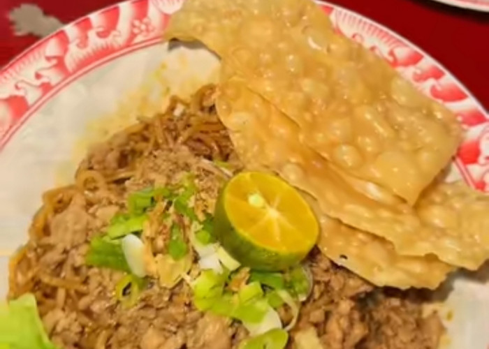 Nikmati Sensasi Bakmi Tjap Jempol, Kuliner Unik di Kota Bengkulu dengan Chili Oil