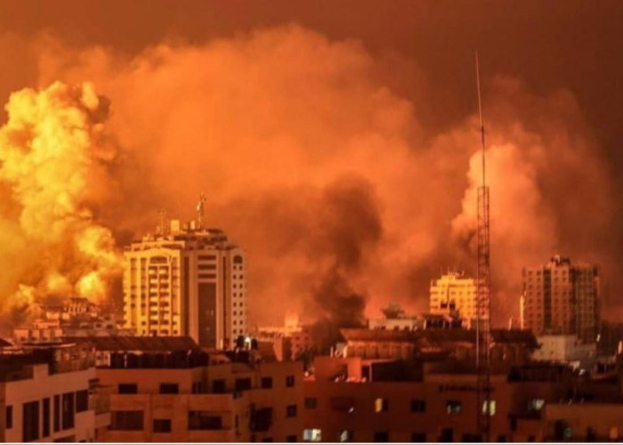 Makin Menggila, Dalam Sekejab Langit Malam Gaza Berubah jadi Terang Benderang
