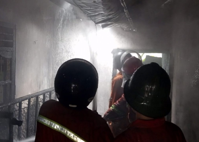 BREAKING NEWS: Diduga Korsleting Listrik, Rumah Warga Timbul Rejo Rejang Lebong Terbakar