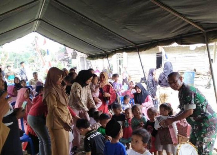 Cegah Stunting, Satgas TMMD ke-121 Kodim 0409/Rejang Lebong Bagikan Makanan Tambahan