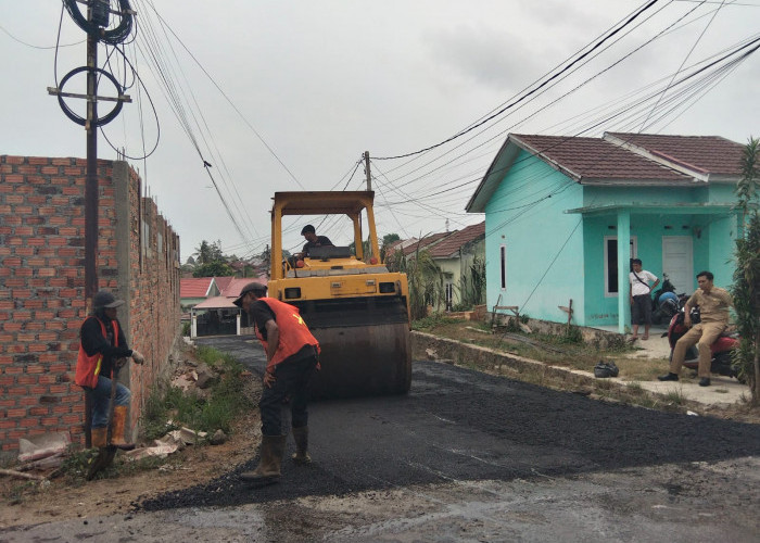 Jalan Perumahan Jati Asri Kandang Limun Dibangun, Warga Sampaikan Terima Kasih