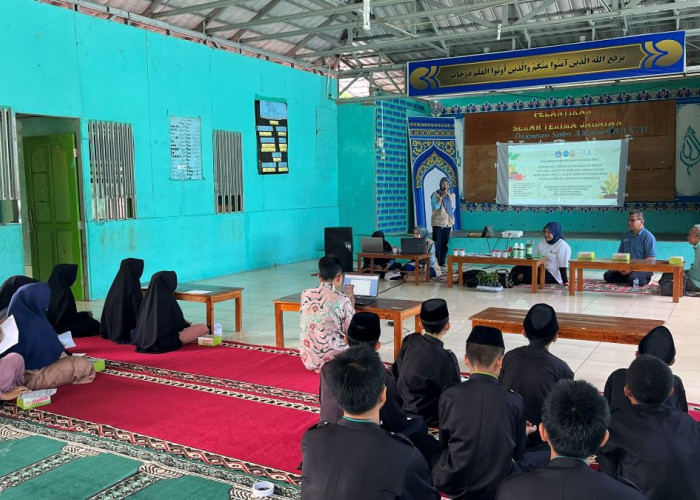 Program Studi Agroekoteknologi UNIB Dampingi Pesantren Al-Karim Produksi Pupuk Organik Cair Rendah Emisi