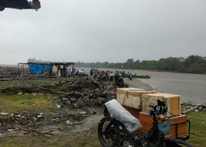 Kapal Nelayan di Mukomuko Karam Dihantam Cuaca Buruk, Tiga Nelayan Terombang-ambing, Begini Kondisinya 