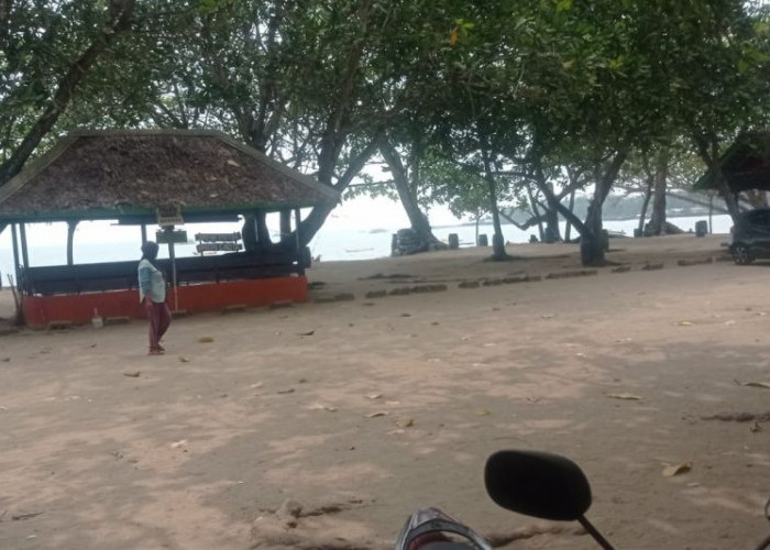 Anak Krakatau Masih Siaga, Wisata Pantai Carita Banten Mendadak Sepi